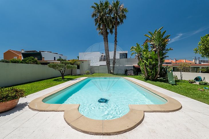 Moradia T5 em Palmela com 2 lugares de garagem