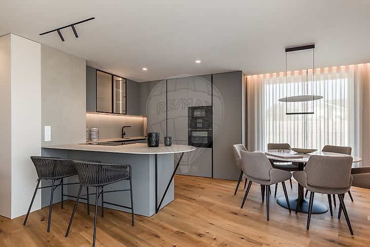 Apartamento T3 em Vila Nova de Gaia com 2 lugares de garagem