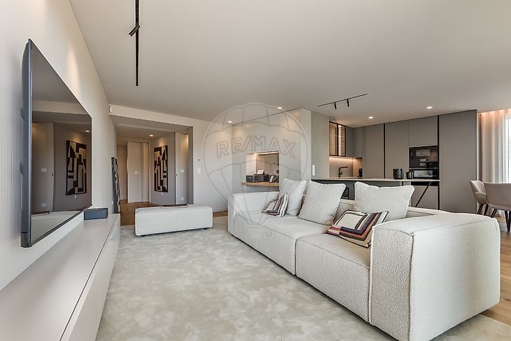 Apartamento T3 em Vila Nova de Gaia com 2 lugares de garagem