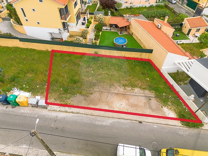 Terreno à venda em Odivelas